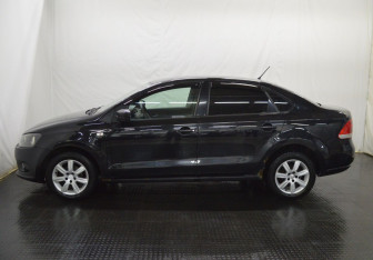 Подержанный автомобиль Volkswagen Polo Sedan 2013 года (8 фото)