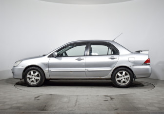Подержанный автомобиль Mitsubishi Lancer Sedan 2005 года (8 фото)