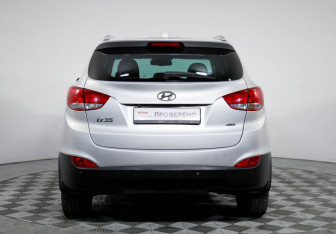 Подержанный автомобиль Hyundai ix35 2014 года (6 фото)