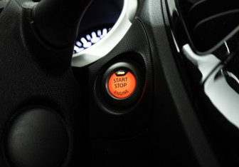 Подержанный автомобиль Nissan Juke 2013 года (15 фото)