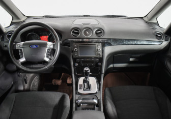 Подержанный автомобиль Ford Galaxy 2013 года (16 фото)