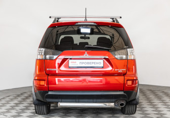 Подержанный автомобиль Mitsubishi Outlander 2011 года (6 фото)