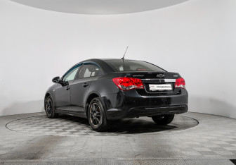 Подержанный автомобиль Chevrolet Cruze Sedan 2013 года (7 фото)