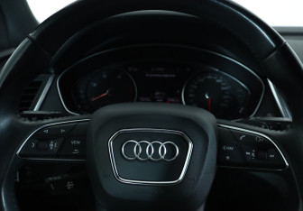 Подержанный автомобиль Audi Q5 2019 года (19 фото)