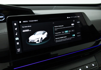 Подержанный автомобиль Changan UNI-V 2023 года (19 фото)