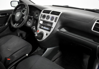 Подержанный автомобиль Honda Civic Hatchback 2002 года (12 фото)