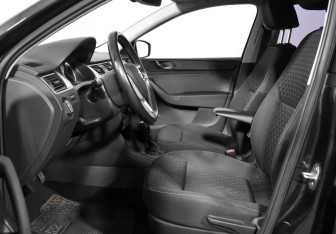 Подержанный автомобиль Skoda Rapid Liftback 2016 года (10 фото)