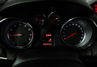 Подержанный автомобиль Opel Mokka 2014 года (12 фото)