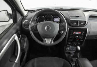 Подержанный автомобиль Nissan Terrano 2017 года (11 фото)