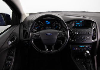 Подержанный автомобиль Ford Focus Hatchback 2016 года (10 фото)