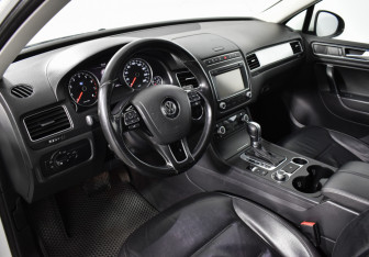 Подержанный автомобиль Volkswagen Touareg 2015 года (9 фото)