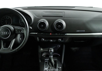 Подержанный автомобиль Audi A3 Sedan 2019 года (14 фото)