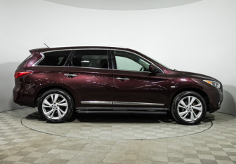 Подержанный автомобиль Infiniti QX60 2014 года (4 фото)