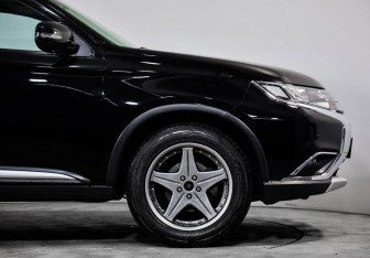 Подержанный автомобиль Mitsubishi Outlander 2016 года (5 фото)