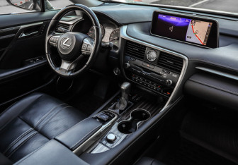 Подержанный автомобиль Lexus RX 2017 года (9 фото)