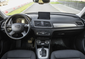Подержанный автомобиль Audi Q3 2013 года (11 фото)