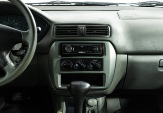 Подержанный автомобиль Mitsubishi Galant Sedan 2003 года (14 фото)