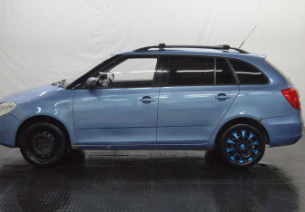 Подержанный автомобиль Skoda Fabia Wagon 2008 года (8 фото)