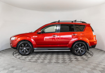Подержанный автомобиль Mitsubishi Outlander 2011 года (8 фото)