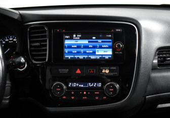 Подержанный автомобиль Mitsubishi Outlander 2016 года (16 фото)