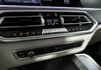 Подержанный автомобиль BMW X6 2020 года (23 фото)