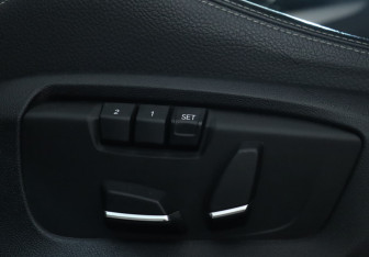 Подержанный автомобиль BMW X5 2017 года (16 фото)