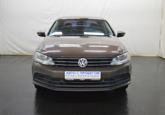 Подержанный автомобиль Volkswagen Jetta Sedan 2016 года (2 фото)