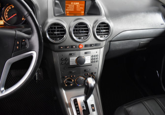 Подержанный автомобиль Opel Antara 2010 года (16 фото)
