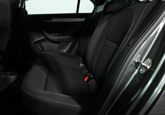 Подержанный автомобиль Skoda Rapid Liftback 2020 года (10 фото)