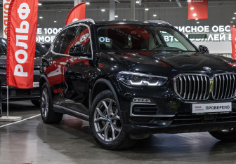 Подержанный автомобиль BMW X5 2019 года (6 фото)