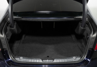 Подержанный автомобиль Jaguar XF Sedan 2017 года (21 фото)