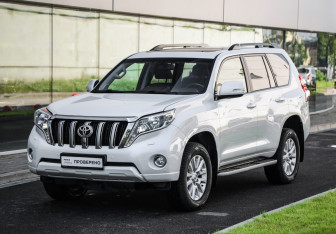 Подержанный автомобиль Toyota Land Cruiser Prado 2017 года (3 фото)