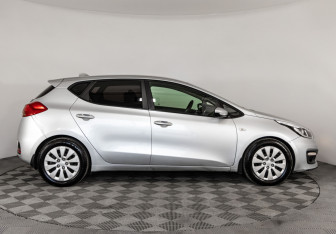 Подержанный автомобиль Kia Ceed Hatchback 2016 года (4 фото)