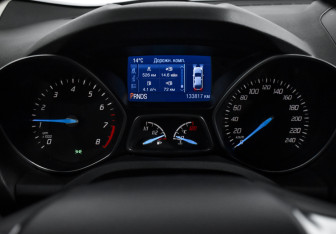 Подержанный автомобиль Ford Kuga 2015 года (18 фото)