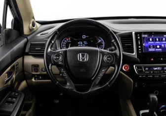 Подержанный автомобиль Honda Pilot 2018 года (12 фото)