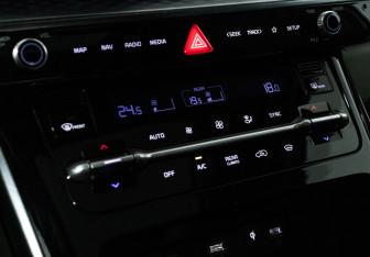 Подержанный автомобиль Kia Carnival 2021 года (23 фото)