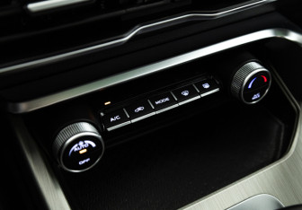 Подержанный автомобиль Geely Coolray 2023 года (18 фото)