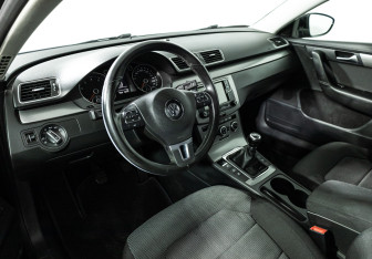 Подержанный автомобиль Volkswagen Passat Sedan 2012 года (11 фото)
