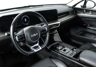 Подержанный автомобиль Kia K5 2022 года (12 фото)