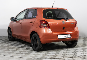 Подержанный автомобиль Toyota Yaris Hatchback 2006 года (7 фото)