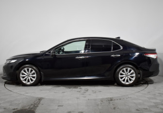 Подержанный автомобиль Toyota Camry Sedan 2019 года (8 фото)