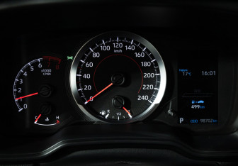 Подержанный автомобиль Toyota Corolla Sedan 2019 года (12 фото)