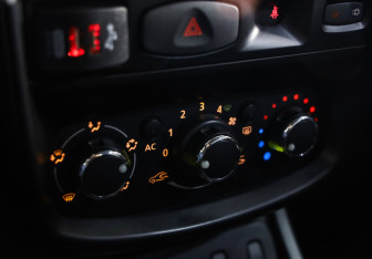 Подержанный автомобиль Renault Duster 2014 года (15 фото)