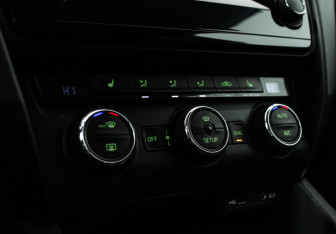 Подержанный автомобиль Skoda Octavia Liftback 2013 года (17 фото)