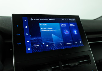 Подержанный автомобиль Toyota Avalon 2022 года (18 фото)