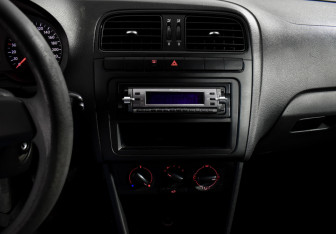 Подержанный автомобиль Volkswagen Polo Sedan 2010 года (14 фото)