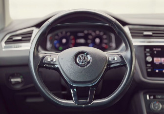 Подержанный автомобиль Volkswagen Tiguan 2019 года (11 фото)