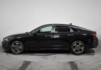Подержанный автомобиль Kia K5 2021 года (8 фото)