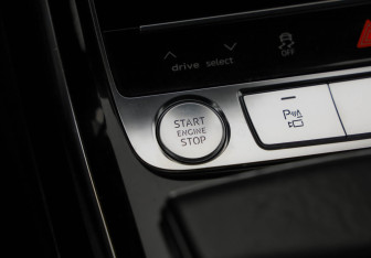 Подержанный автомобиль Audi A8 2019 года (35 фото)