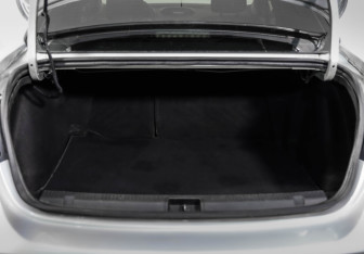 Подержанный автомобиль Renault Fluence 2014 года (27 фото)